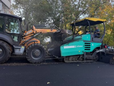 Дмитрий Денисов проконтролировал ход дорожного ремонта на ул. Максима Горького