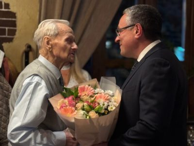 Калужский ветеран ВОВ отметил столетний юбилей Калужский ветеран ВОВ отметил столетний юбилей