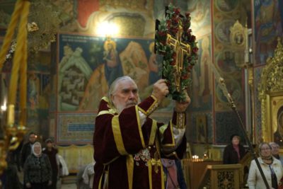 27 сентября православные христиане отмечают Воздвиженье Креста Господня