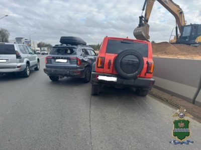 Tank впечатали в отбойник на трассе М3 «Украина»