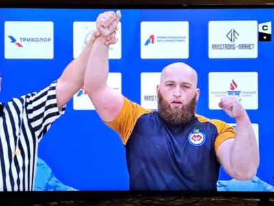 Калужский стоматолог взял бронзу на Всероссийских соревнованиях по армрестлингу