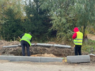 В пригороде Калуги началось строительство тротуара