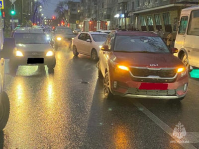 Четырехлетний ребенок попал под колеса машины в центре Калуги