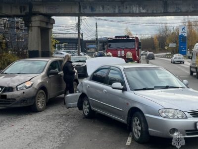 Женщина и ребенок получили травмы в ДТП на Зерновой