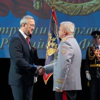 Владислав Шапша вручил награды полицейским Владислав Шапша вручил награды полицейским