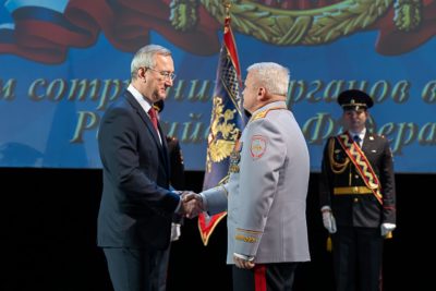 Владислав Шапша вручил награды полицейским