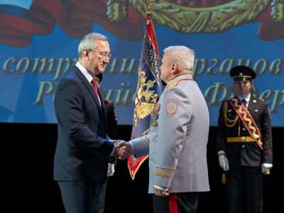 Владислав Шапша вручил награды полицейским