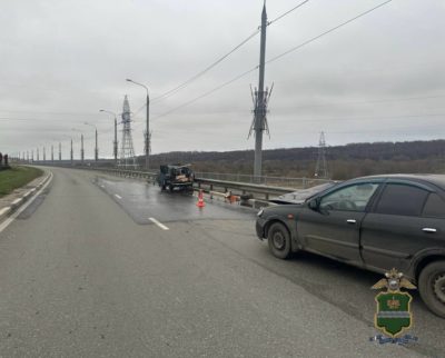 Два человека получили травмы в ДТП на дамбе Яченского водохранилища