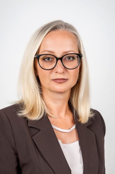 Подставляя сильное плечо