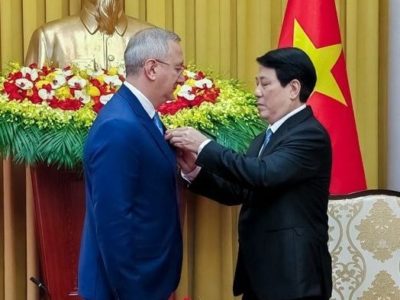 Президент Вьетнама вручил Владиславу Шапше медаль Дружбы