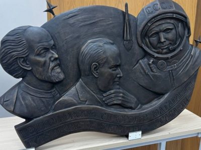 Вьетнам получил от Калужской области панно с изображением Циолковского, Королева и Гагарина