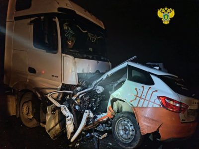 Водитель легковушки погиб в лобовом ДТП