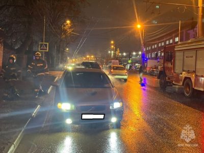 На Чапаева сбили 17-летнюю девушку На Чапаева сбили 17-летнюю девушку