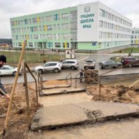 Возле школы №46 заканчиваются дорожно-благоустроительные работы Возле школы №46 заканчиваются дорожно-благоустроительные работы