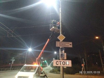 Движение на перекрёстке улиц Московская — Байконурская регулируется светофором Движение на перекрёстке улиц Московская — Байконурская регулируется светофором