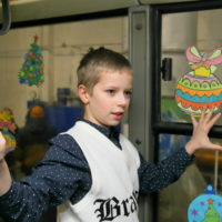 Дети украсили калужский троллейбус к Новому году