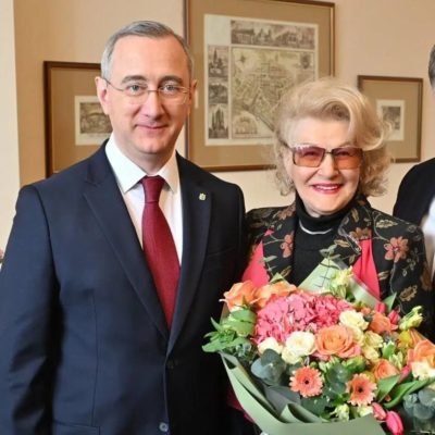 Владислав Шапша поздравил Светлану Дружинину с юбилеем Владислав Шапша поздравил Светлану Дружинину с юбилеем