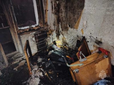 На Тепличной загорелась квартира