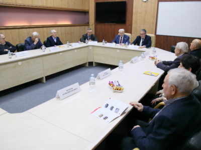 Глава города Калуги встретился с членами Совета старейшин Глава города Калуги встретился с членами Совета старейшин