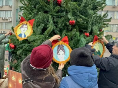 В Калуге прошла акция «Наряжаем елку вместе» В Калуге прошла акция «Наряжаем елку вместе»