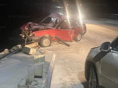 На Ждамировской Audi врезался в столб