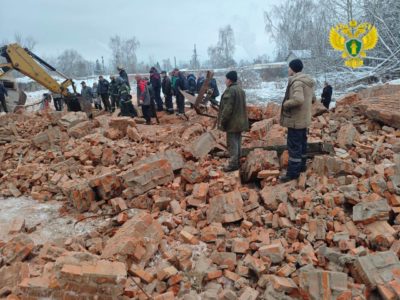 Рухнувшая водонапорная башня убила двух человек