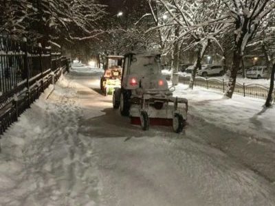 Улицы Калуги продолжают убирать от снега 