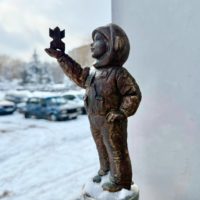 В Калугу приземлился еще один космонавтик