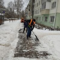 Улицы Калуги убирают от снега без выходных