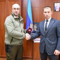 Калужский депутат награжден почетным знаком ЛНР