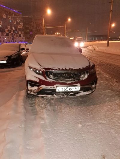 Троллейбусный маршрут №18 парализовали автомобили, брошенные на конечной  остановке