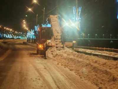За ночь с улиц Калуги вывезено более восьми тысяч кубометров снега