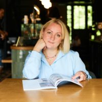 С книгой по жизни