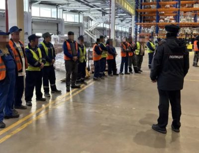 Четверых мигрантов отправят на родину после полицейских рейдов в Калуге