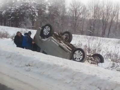 Водитель и контролер калужского автобуса спасли трех человек, попавших в ДТП