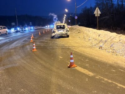 Водитель фуры протаранил легковушку