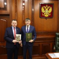 Спикеры калужского и калининградского парламентов обменялись книгами