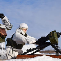 Срок действия повышенной выплаты контрактникам продлен на месяц