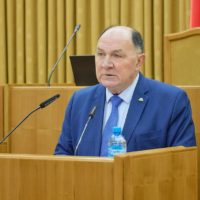 Юрий Зельников ушел в отставку в звании почетного гражданина