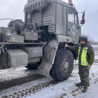 Военные автоинспекторы провели состояние колес и покрышек у водителей Военные автоинспекторы провели состояние колес и покрышек у водителей
