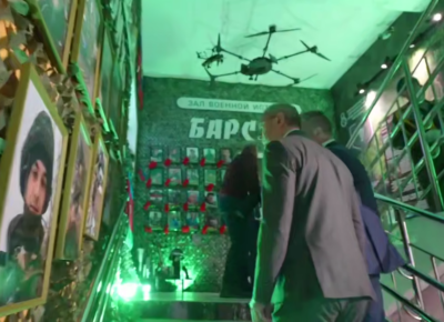 Владиславу Шапше показали трофейную «Бабу-ягу» Владиславу Шапше показали трофейную «Бабу-ягу»