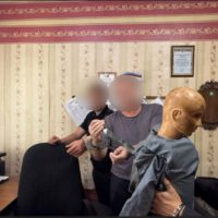 44-летний мужчина едва не зарезал жену, увидев на ее пальце кольцо