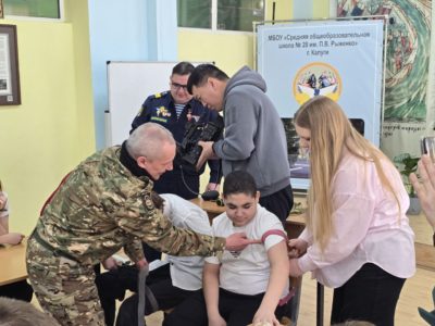 Ветераны СВО провели урок мужества в калужской школе