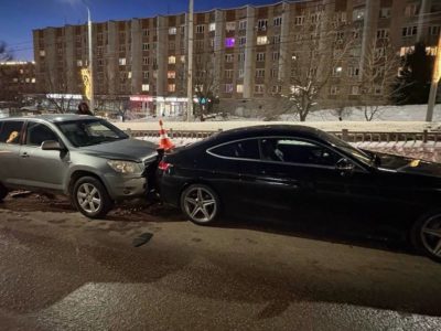 На Гагарина пострадала 31-летняя женщина при столкновении двух иномарок