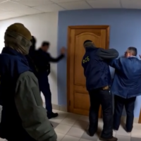 Четверо сотрудников калужского предприятия попались на взятках