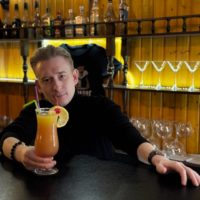 Заглянуть за стойку