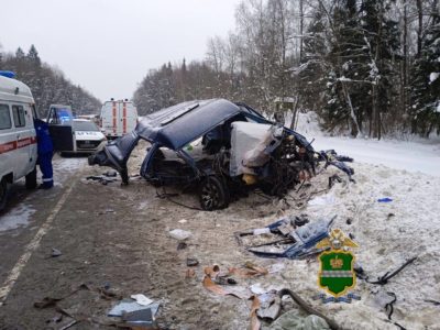 Два человека госпитализированы после ДТП на трассе А108