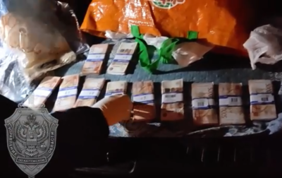 Двух сотрудников госучреждения задержали при получении 5,5 миллион