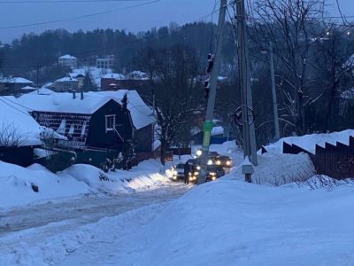 Два автоинспектора ликвидировали затор, затолкав машины в горку Два автоинспектора ликвидировали затор, затолкав машины в горку