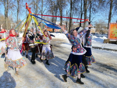 Калуга отпраздновала Масленицу на нескольких площадках